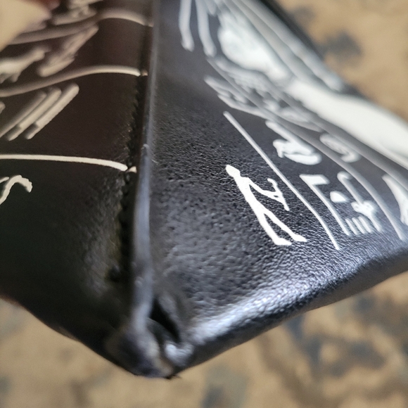 Black Pyramid Bag - Picture 4 of 7